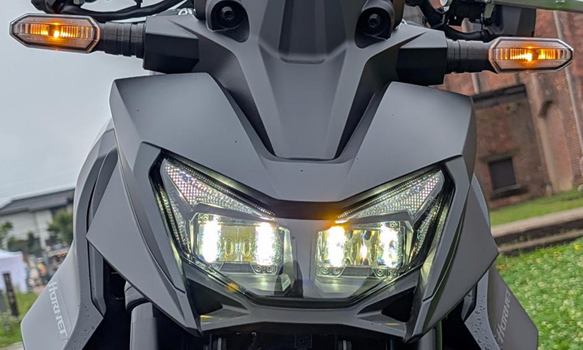 HORNET750 ロービーム点灯