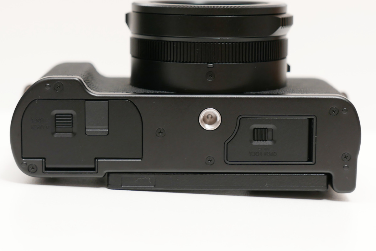 LUMIX L10 底面 閉