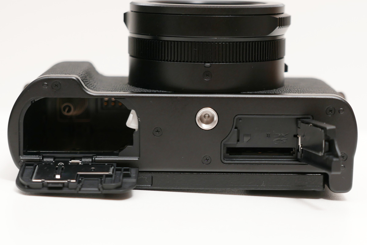 LUMIX L10 底面 開