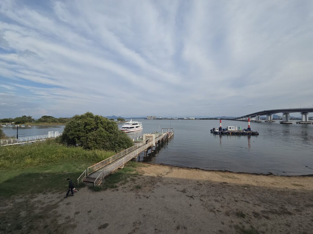 超広角レンズ 35mm換算 13mm 圧倒的な解放感で青空の風景