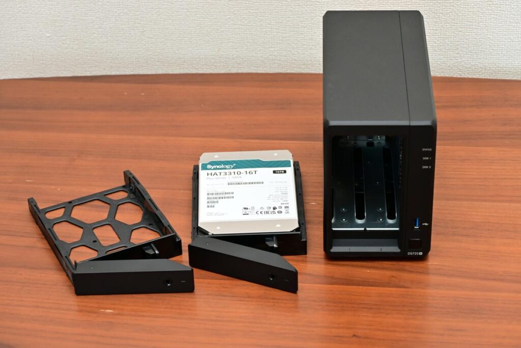 25年分の資産（4.02TB超）を安全に預ける、Synology製の16TB HDD。