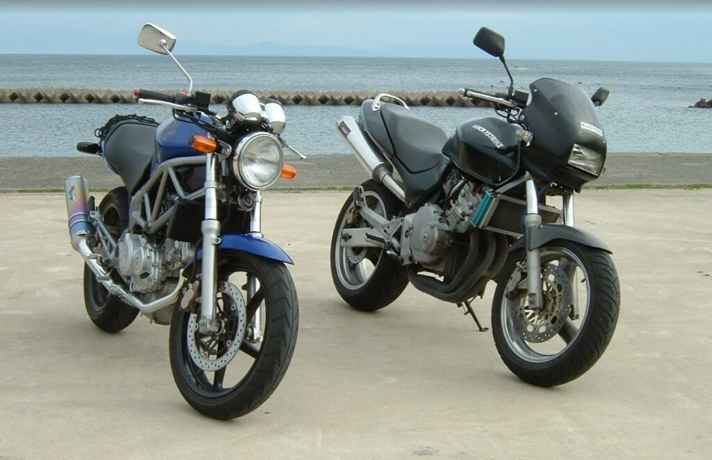 初代VTR250と私のバイク人生のスタートといってもいいHORNET250。