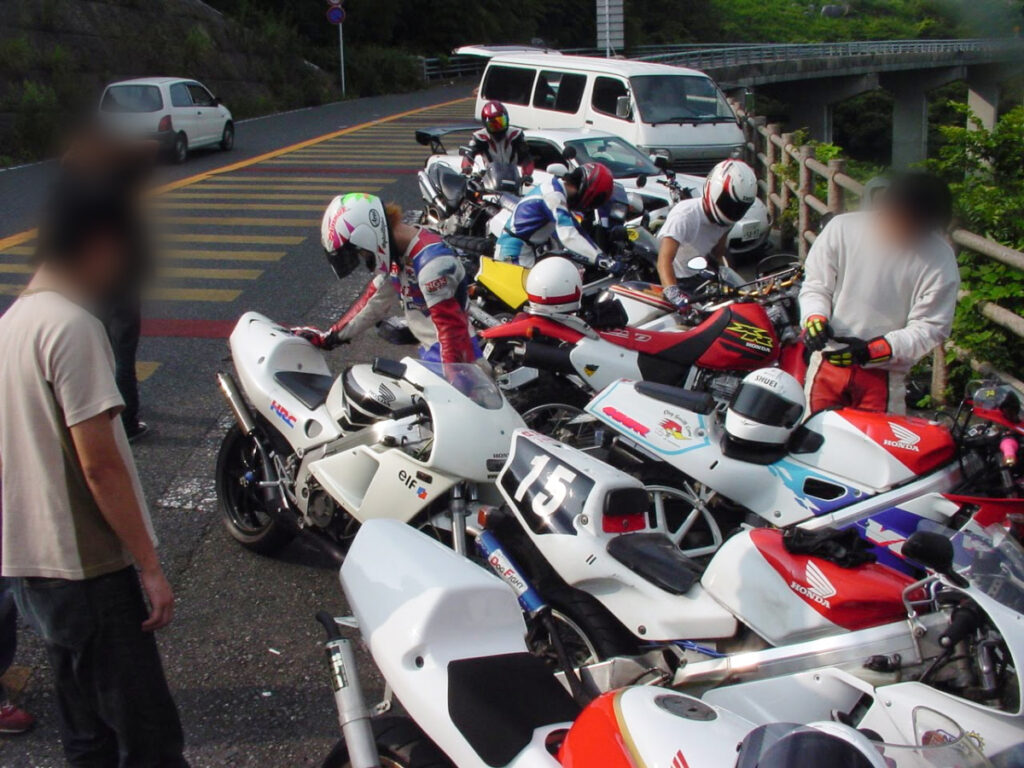 20年も前の峠はバイクがたくさんでした。