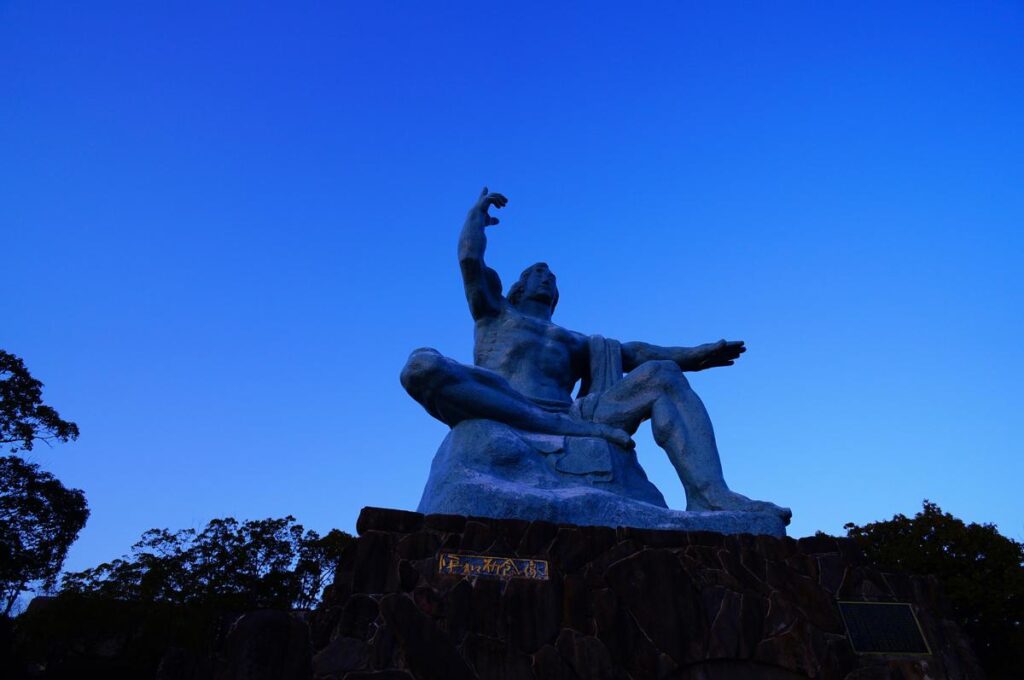 長崎 平和祈念像