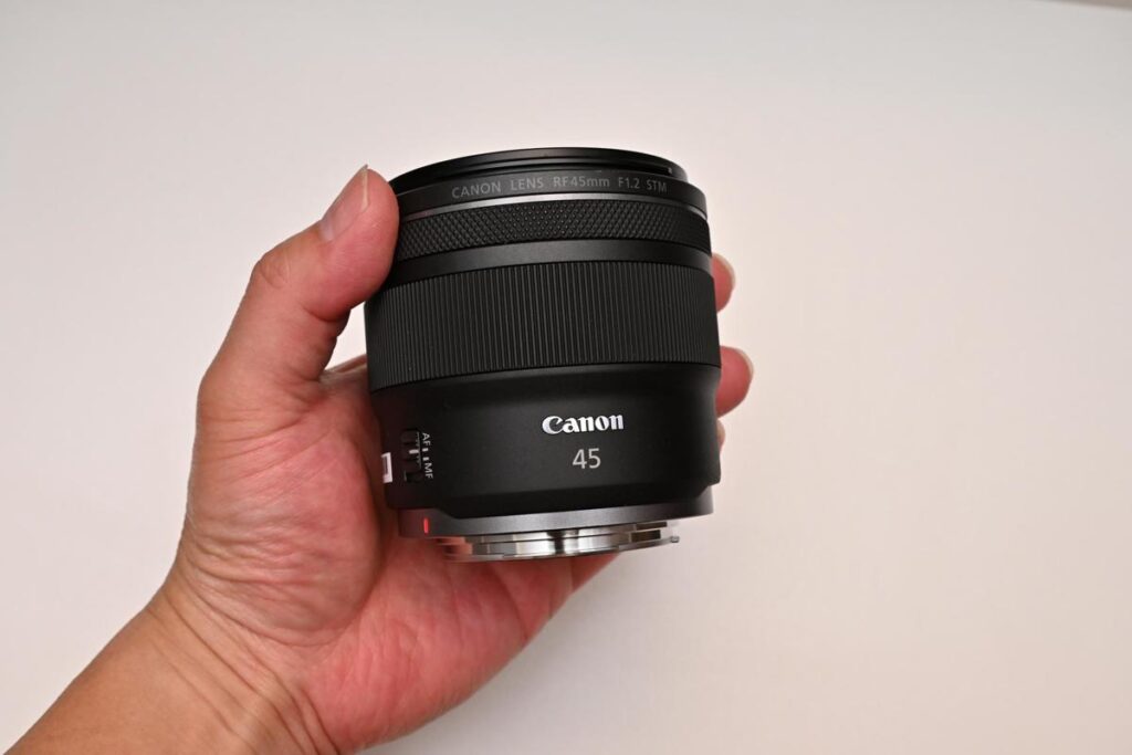 RF45mm F1.2 STM レビュー｜F1.2の常識を覆す軽快さとポートレートの