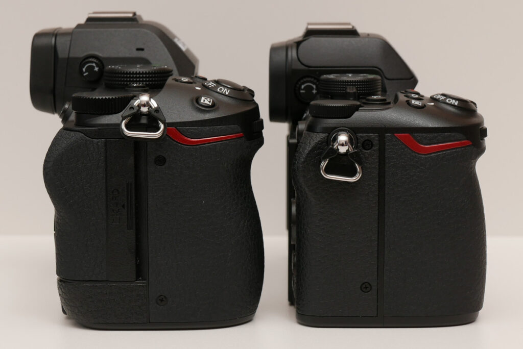 Nikon Z5IIとZ50IIを横から見たグリップの比較
