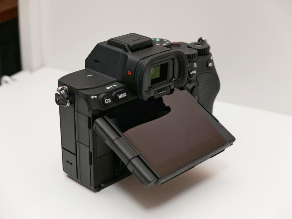 SONY α7V レビュー｜BASICの常識を超えるフルサイズミラーレス | KAJA