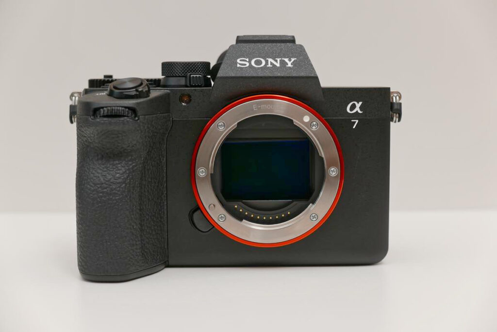 SONY α7V レビュー｜BASICの常識を超えるフルサイズミラーレス | KAJA