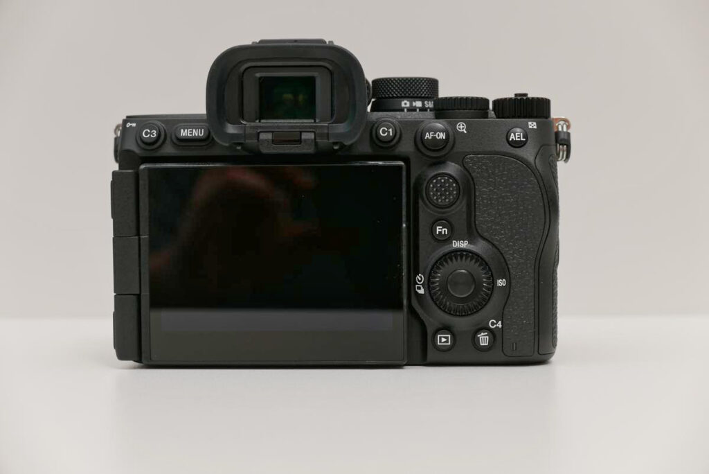 SONY α7V レビュー｜BASICの常識を超えるフルサイズミラーレス | KAJA