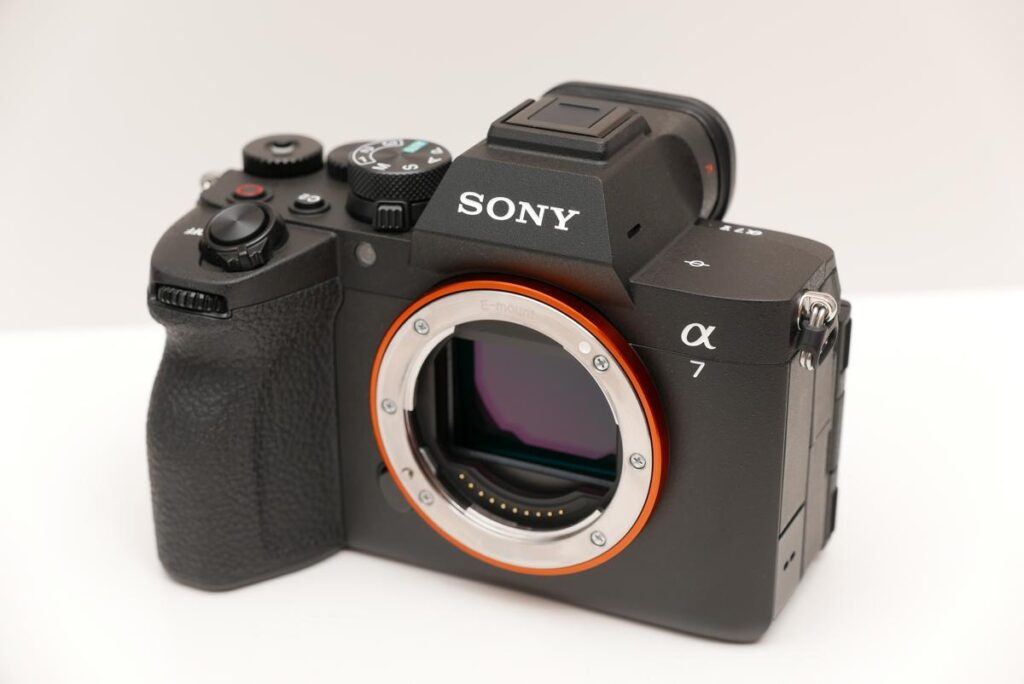 α7V 斜めからみた本体写真。