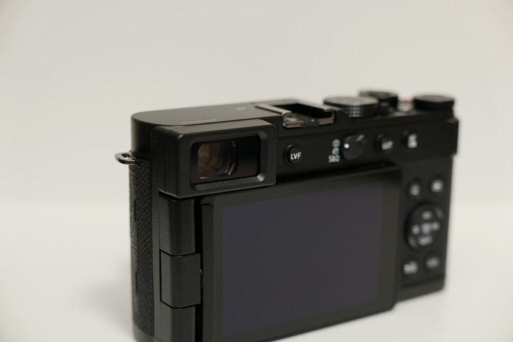 LUMIX L10の高精細な電子ビューファインダー(EVF)周辺