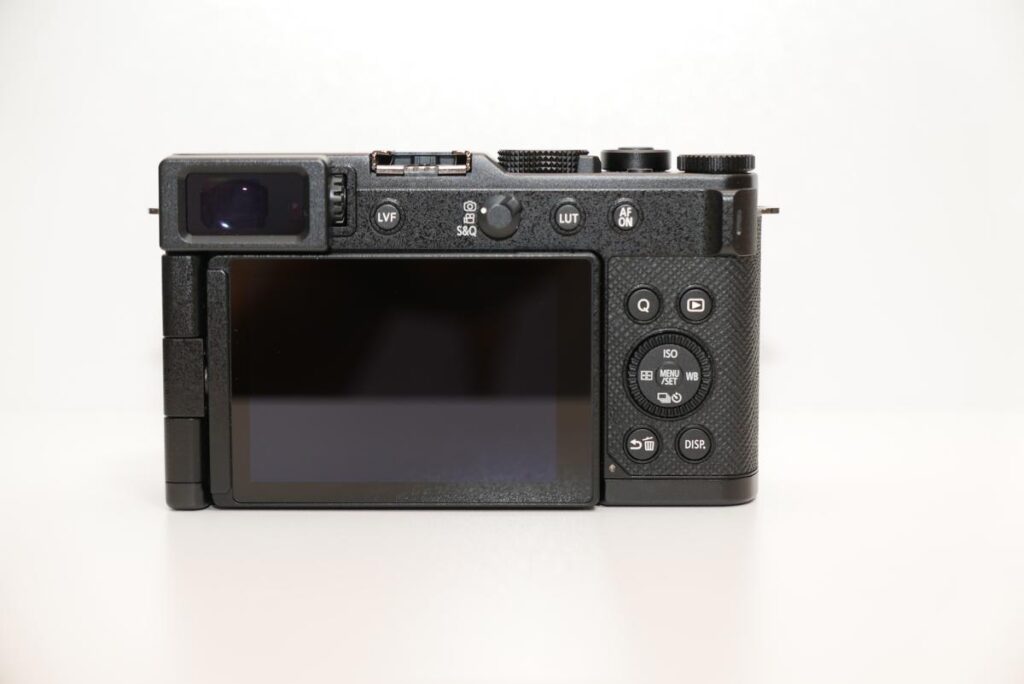 LUMIX L10の背面ボタンレイアウトと液晶モニター