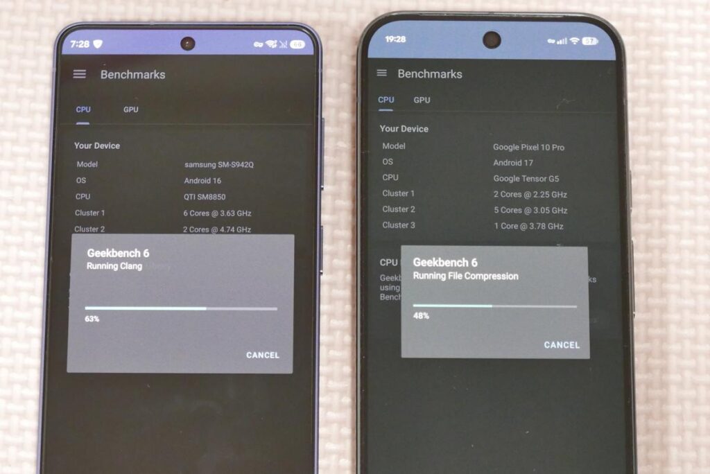 Geekbench 6のCPUベンチマークを同時に測定しGalaxy S26が63%で先行しPixel 10 Proが48%で追う進捗画面の比較