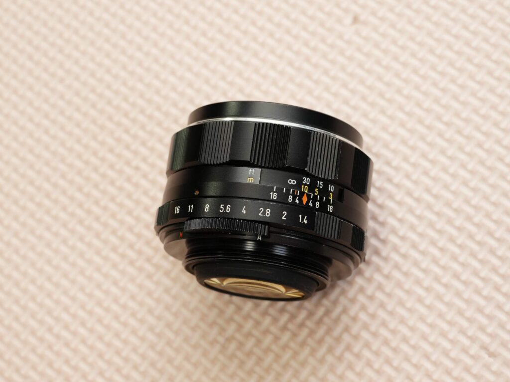 Super-Takumar 50mm F1.4｜琥珀色の光と虹色フレアで描くポートレート