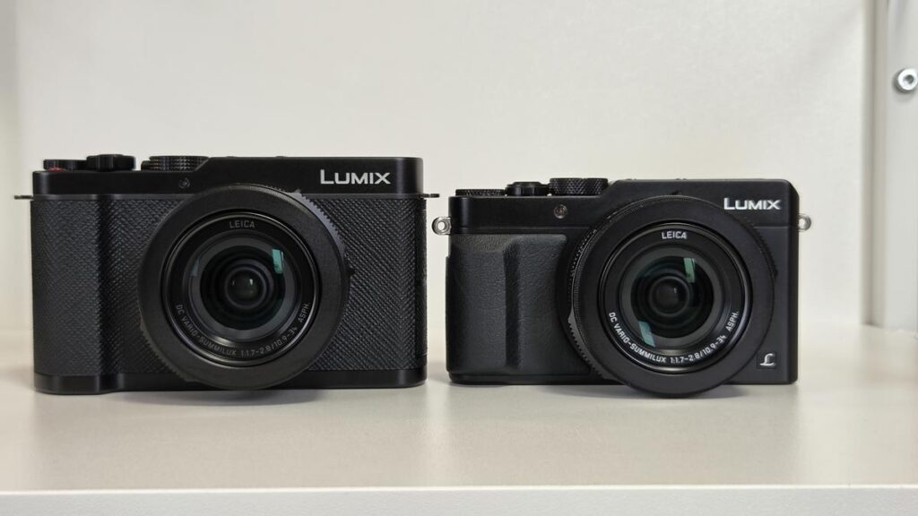 正面から見たLUMIX L10とLUMIX LX100のボディサイズ比較