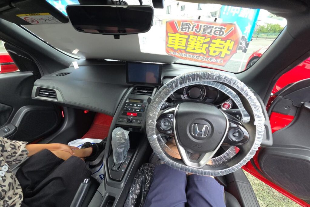 息子と一緒に乗り込んで確認したS660の運転席と助手席コクピット空間