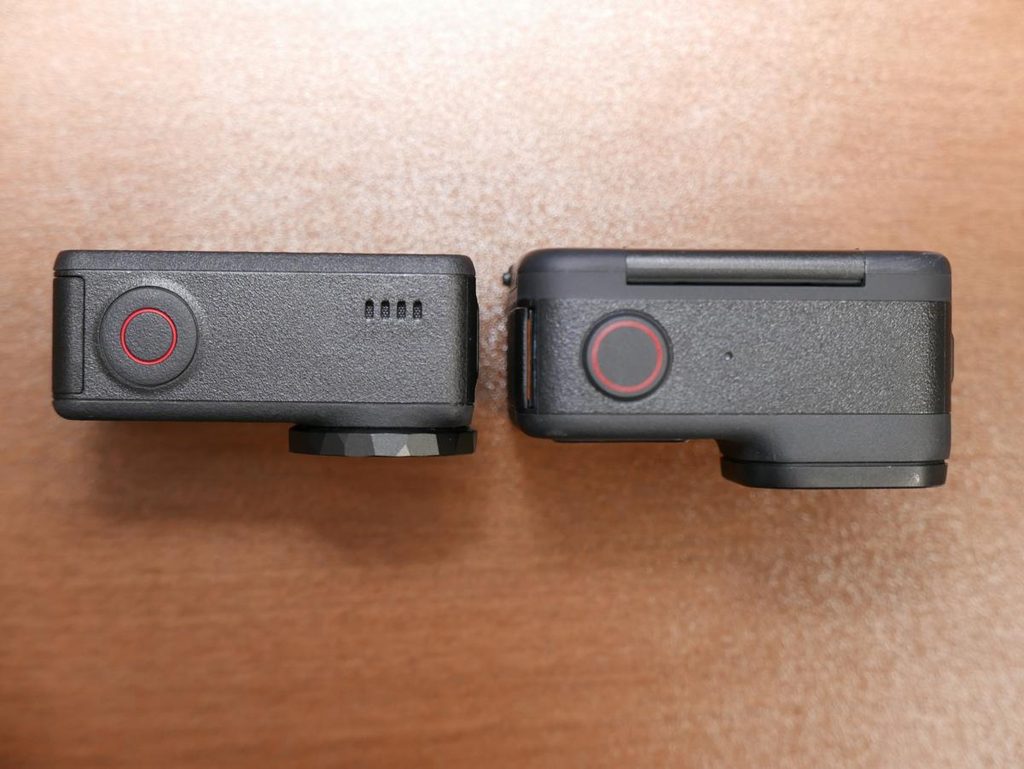 DJI Action 5 ProとInsta360 Ace Pro 2を真上から並べて厚みを比較した写真
