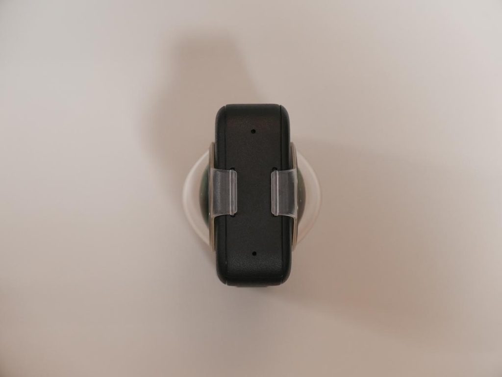 DJI Osmo 360天面から見た前後の魚眼レンズとマイク穴