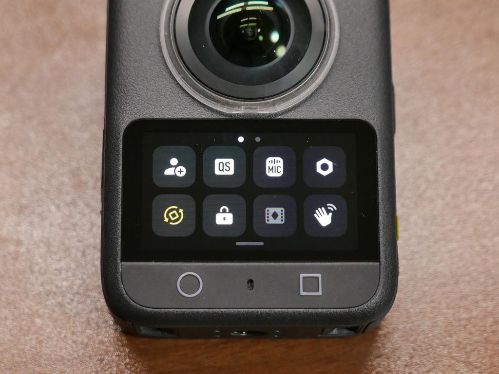DJI Osmo 360背面の音量や明るさ調整コントロール画面