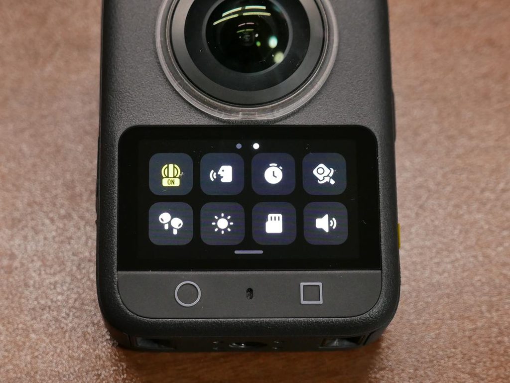 DJI Osmo 360背面のクイック設定メニュー画面