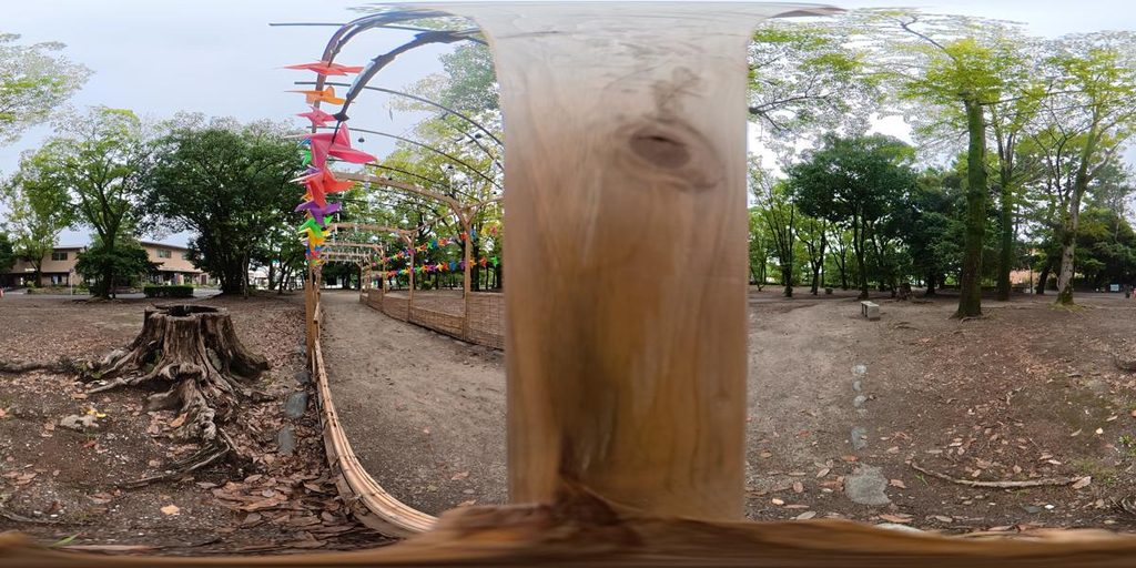 DJI Osmo 360で撮影した上下の歪みが大きい未編集のパノラマ写真