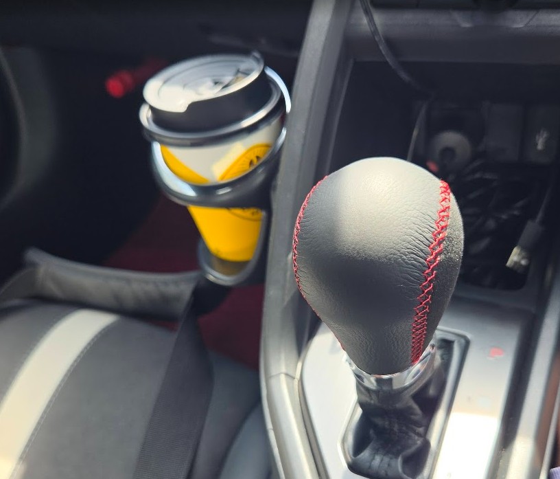 S660のドリンクホルダーに置いた、コーヒー。
