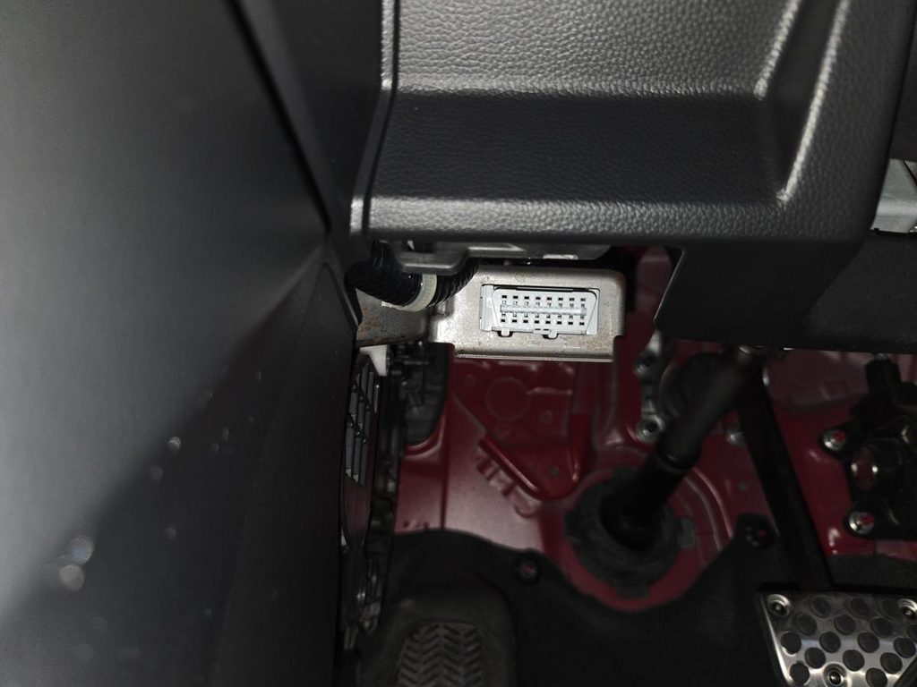 S660の運転席足元にあるOBDIIコネクターの位置