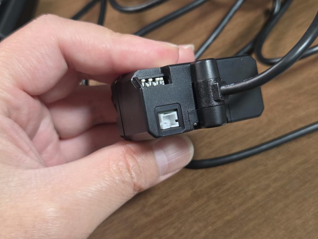 OBDカプラー裏面にある補助電源接続ポート
