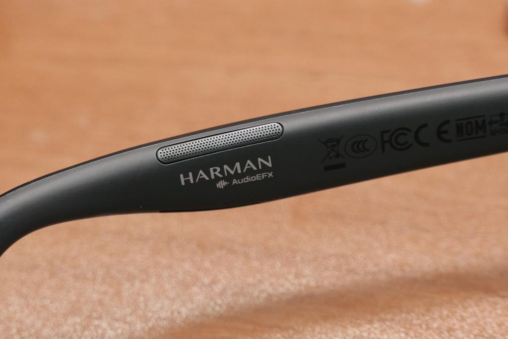 VITURE Beastのテンプル内側に刻印されたHARMAN AudioEFXロゴの写真