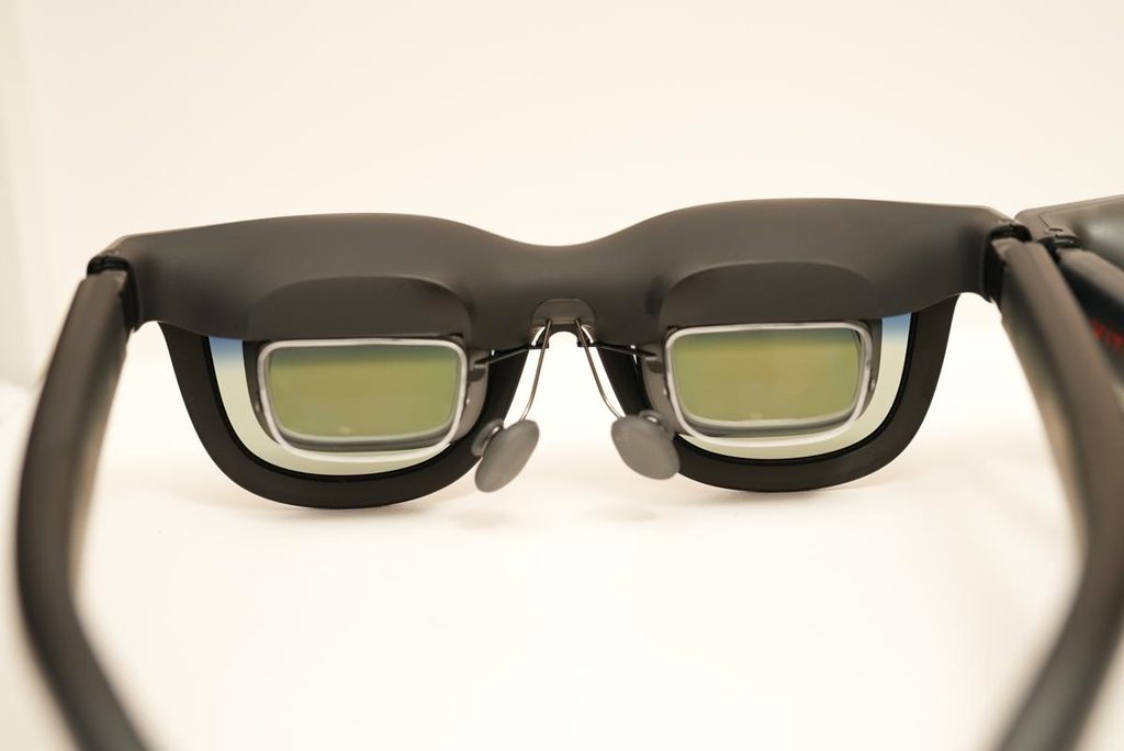 VITURE Beastの内側に専用インサートレンズを装着した状態の写真